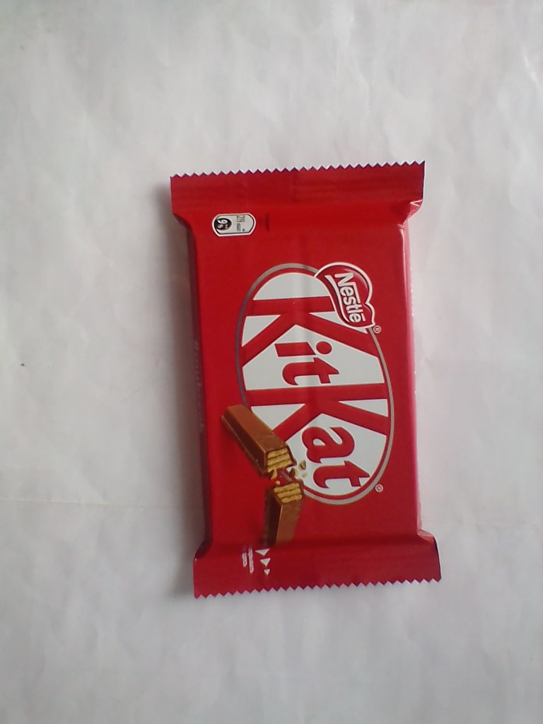 Фотография батончика KitKat в упаковке